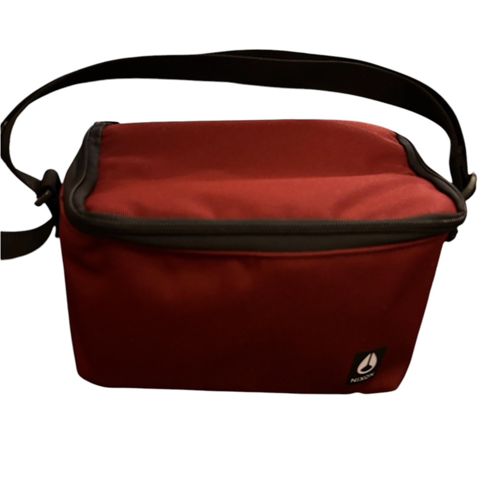 Nixon Maroon Siesta Insulated Cooler or Lunch Bag Zip Up and Adjustable Strap